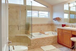 2 Mi to Promenade at Westlake: Mtn-view Haven!