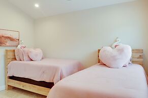 2 Mi to Promenade at Westlake: Mtn-view Haven!