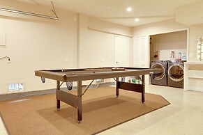 2 Mi to Promenade at Westlake: Mtn-view Haven!