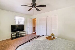 2 Mi to Gulfport Beaches: Poolside Paradise!