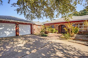 2 Mi to Gulfport Beaches: Poolside Paradise!