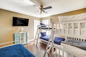 2 Mi to Gulfport Beaches: Poolside Paradise!