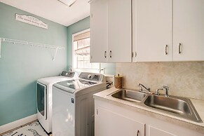 2 Mi to Gulfport Beaches: Poolside Paradise!