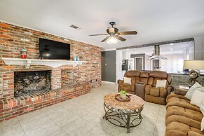 2 Mi to Gulfport Beaches: Poolside Paradise!