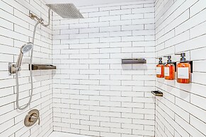 Serene & Updated Escape: 1 Mi to Heritage Landing