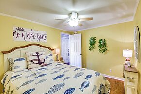 < 1 Mi to Boat Ramp: Canal-front Retreat in Astor!