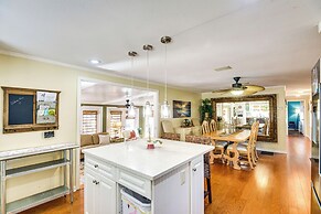 < 1 Mi to Boat Ramp: Canal-front Retreat in Astor!