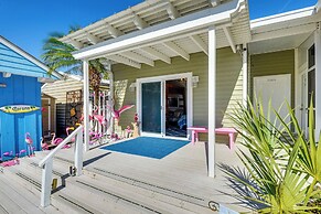 < 1 Mi to Boat Ramp: Canal-front Retreat in Astor!