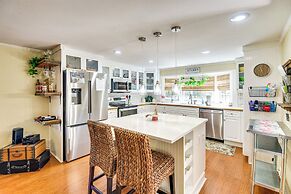 < 1 Mi to Boat Ramp: Canal-front Retreat in Astor!