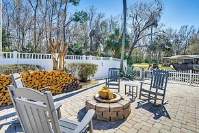 < 1 Mi to Boat Ramp: Canal-front Retreat in Astor!