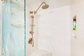 < 1 Mi to Boat Ramp: Canal-front Retreat in Astor!