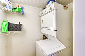 < 1 Mi to Boat Ramp: Canal-front Retreat in Astor!