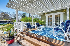 < 1 Mi to Boat Ramp: Canal-front Retreat in Astor!