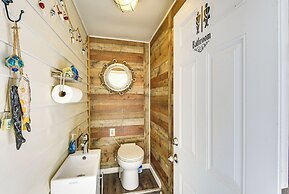 < 1 Mi to Boat Ramp: Canal-front Retreat in Astor!