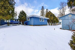 9 Mi to Lake George Village: Home in Queensbury