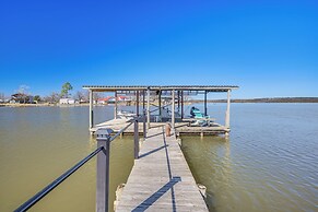 Dock & Patio: Possum Kingdom Lake House