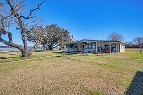 Dock & Patio: Possum Kingdom Lake House