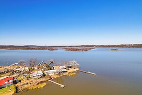 Dock & Patio: Possum Kingdom Lake House