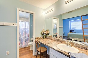 Nature Coast Farmhouse w/ Screened-in Porch!