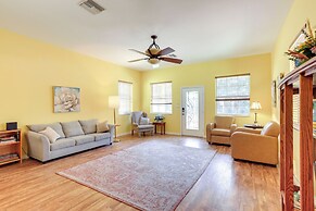Nature Coast Farmhouse w/ Screened-in Porch!