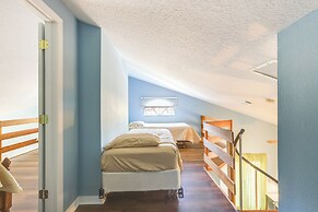 Nature Coast Farmhouse w/ Screened-in Porch!