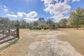 Nature Coast Farmhouse w/ Screened-in Porch!