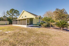 Nature Coast Farmhouse w/ Screened-in Porch!