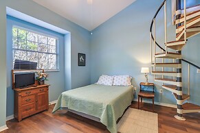 Nature Coast Farmhouse w/ Screened-in Porch!