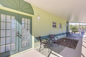 Nature Coast Farmhouse w/ Screened-in Porch!