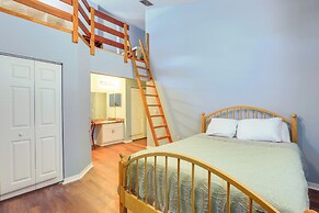 Nature Coast Farmhouse w/ Screened-in Porch!