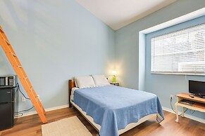 Nature Coast Farmhouse w/ Screened-in Porch!