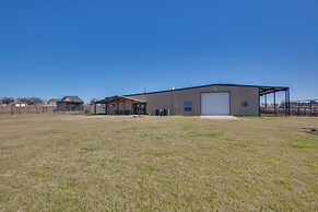 Farmhouse w/ RV Parking: Close to Lake Ray Roberts