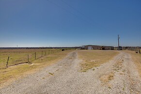 Farmhouse w/ RV Parking: Close to Lake Ray Roberts