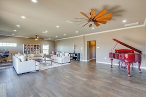 Farmhouse w/ RV Parking: Close to Lake Ray Roberts