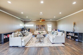Farmhouse w/ RV Parking: Close to Lake Ray Roberts
