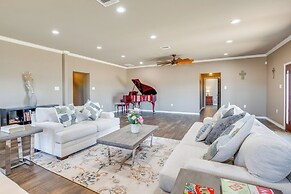 Farmhouse w/ RV Parking: Close to Lake Ray Roberts