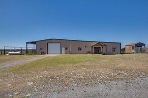 Farmhouse w/ RV Parking: Close to Lake Ray Roberts