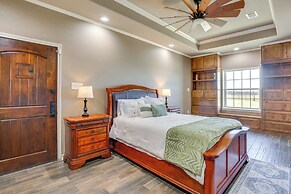 Farmhouse w/ RV Parking: Close to Lake Ray Roberts