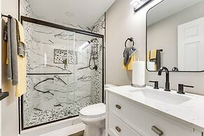 Family Friendly: Chic Retreat in Rocky Mount!