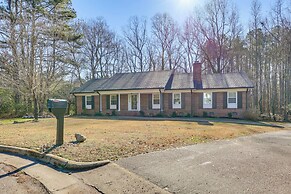 Family Friendly: Chic Retreat in Rocky Mount!
