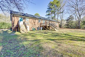 Family Friendly: Chic Retreat in Rocky Mount!