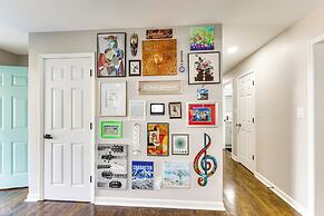 Family Friendly: Chic Retreat in Rocky Mount!