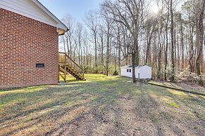 Family Friendly: Chic Retreat in Rocky Mount!