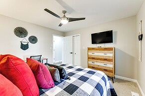 Family Friendly: Chic Retreat in Rocky Mount!