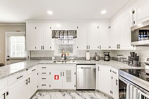 Family Friendly: Chic Retreat in Rocky Mount!