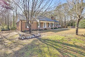 Family Friendly: Chic Retreat in Rocky Mount!