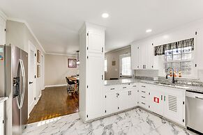 Family Friendly: Chic Retreat in Rocky Mount!