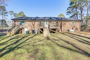 Family Friendly: Chic Retreat in Rocky Mount!