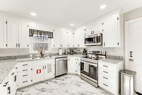 Family Friendly: Chic Retreat in Rocky Mount!