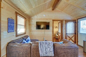 Pond-view Cabin Near Louisville on Racehorse Farm!